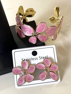 Vintage 18KGold Plated Pink Enamel Flower Cuff Bracelet & Earrings Set Stainless